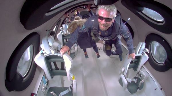 Глава Virgin Galactic Ричард Брэнсон слетал в космос. Как прошел полет?