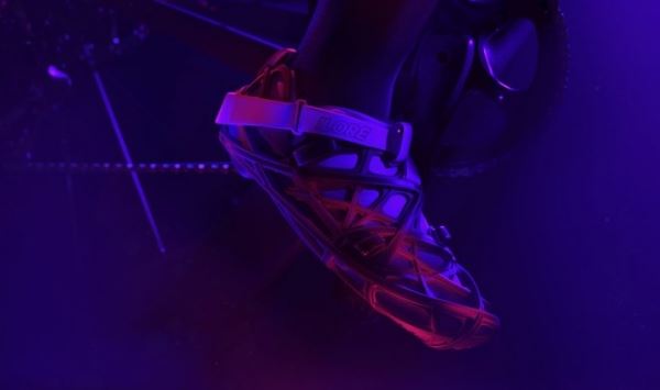 Напечатанные на 3D-принтере карбоновые кроссовки LoreOne помогут велосипедистам улучшить результаты
