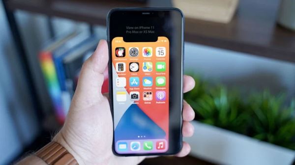 Официальные iPhone 12 в России распродают со скидкой до 24 тысяч рублей