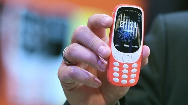 РБК: почти каждый пятый житель России использует кнопочный телефон