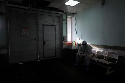 В России впервые умерли более 800 пациентов с COVID-19 за сутки