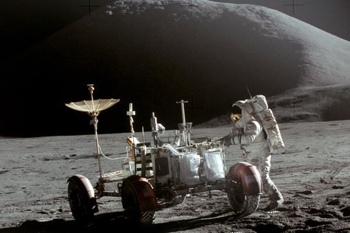 Их любимый лунный трактор: как американцы впервые покатались по Луне